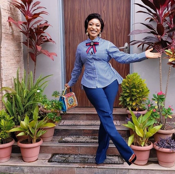 Tonto Dikeh Steps Out In Stylish Corporate Outfit 22